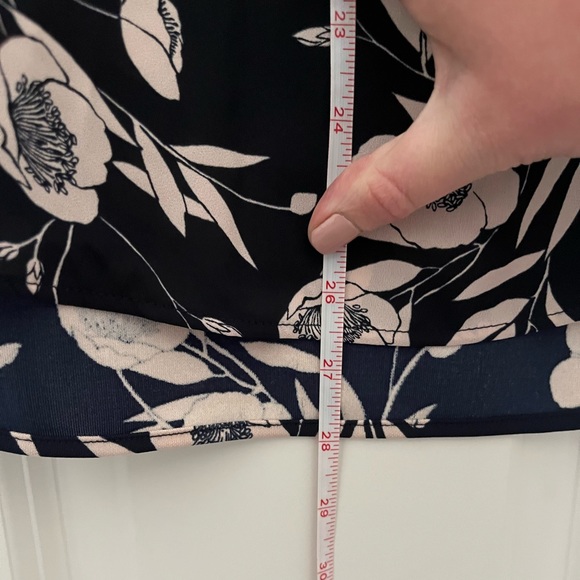 Ann Taylor 474432 Mixed Media Keyhole Tee Size M - Picture 9 of 11